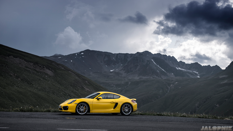 Illustration for article titled The Most Gorgeous Photos Of A Porsche Cayman You Will Ever See